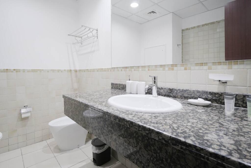 Stonetree - Furnished 1br Near The Apartment